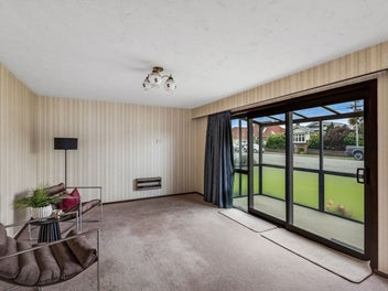 Spacious Townhouse – Prime Central Location