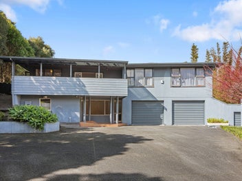 Home & legal minor on 1100sqm coastal position