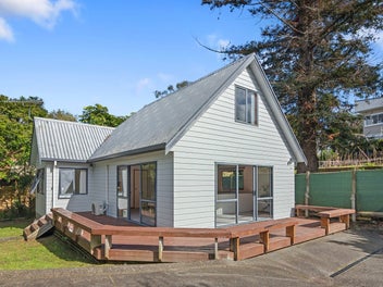 Coastal Home and Income on 1100 sqm Olde Torbay