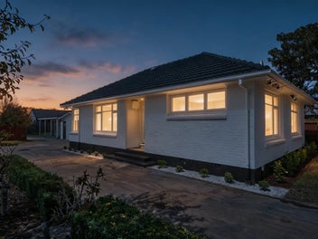 Multi Generational Living OR Home & Income!