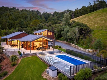 CedarHouse - A Matakana lifestyle