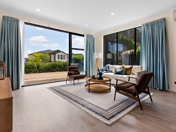 Builder's Own Home | Must Be Sold