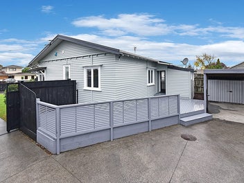 GOLDEN CIRCLE LIVING - HEART OF PAPATOETOE