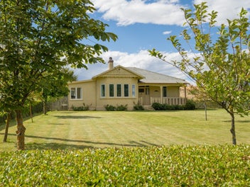 Established Lifestyle Living, Handy Location