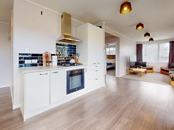 Renovated Cottage + Studio: High Yield Investment