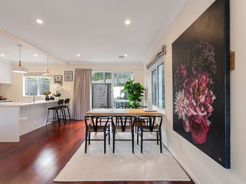 Sunny And Renovated In Karori!