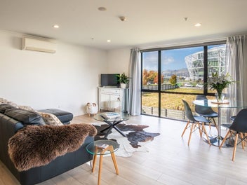 Vendor Cashing Up. Opportunity Awaits!