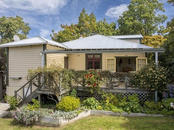 Classic 1920s home with space & views
