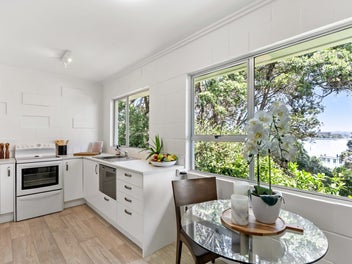 Clifftop Two Bedroom Awaits!!!