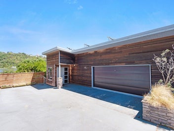 Commanding Views & Grand Proportions