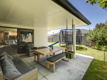 2017 Double Glazed, Private and Easy Care.