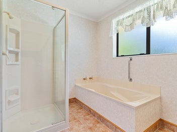 Lifestyle Excellence on Coveted Tararua Drive