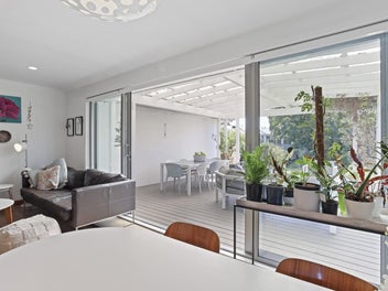 4 Bedrooms, 2 living.