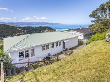 Coastal Views, Dual Living & 782m² of Possibility