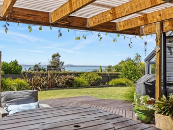 Architectural icon and sea views – on Wiseley