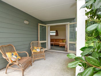 Charming Cottage on a Subdividable Section