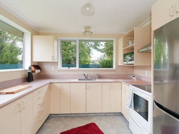 * UNDER OFFER * Private, Sunny and So Convenient!