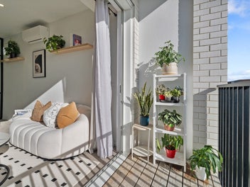 Vendor has bought, motivated to sell