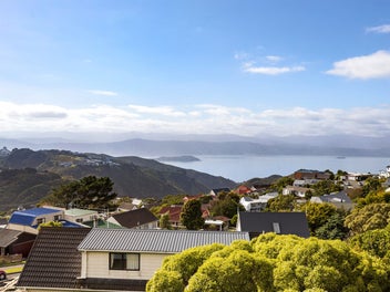 Immaculately Presented - Fabulous Views!