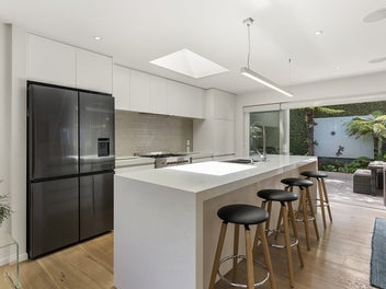 MAIRANGI BAY MAGIC - STEPS TO THE SAND