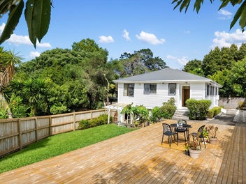 PRIVATE, SUN-SOAKED SANCTUARY WITH FLEXIBLE LIVING