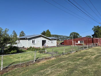 RURAL LIVING CLOSE TO TOWN