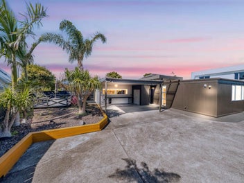 Coastal Living on Prestigious Eastern Peninsula