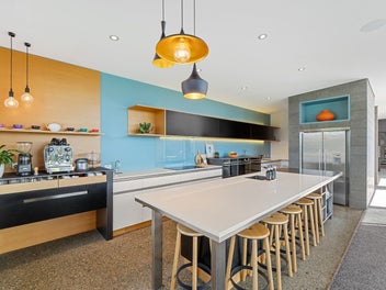 Unrivalled family retreat in Otatara!