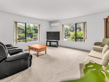 Garden Paradise in Edward Payton