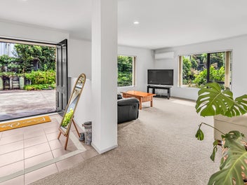 Garden Paradise in Edward Payton