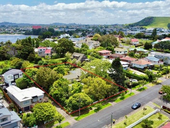 Two Titles. 1942m2 of potential