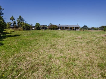 Country Living Close to Town