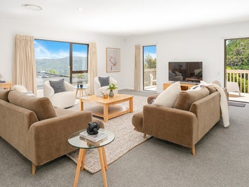 5-BEDROOM SUNNY & SPACIOUS IN NORTHLAND