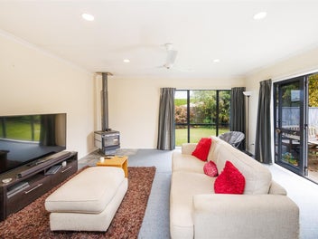 TEAM LEWIS - 4 BED HOME, QUIET LOCATION