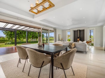 Solar & Underfloor heating throughout!