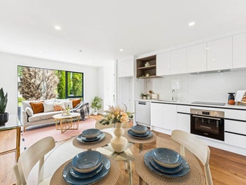 New Homes + Garage + Master Warranty