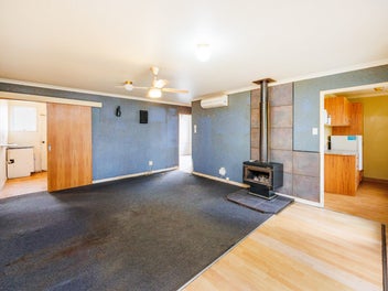 Roslyn Outstanding Opportunity