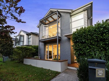 Entertain in Style with Mini Golf & Spa!