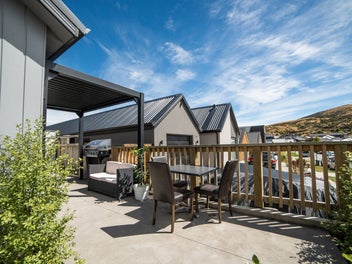 Dual Home & Income | 3 + 2 | $1,700pw Return