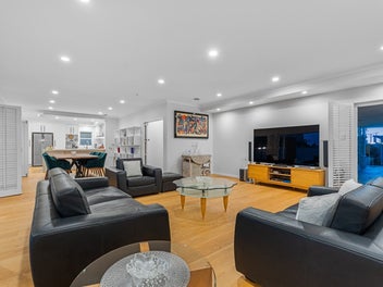 Tranquil Shelly Beach Road Retreat