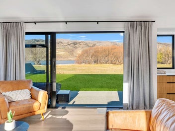 Paradise On The Lake!