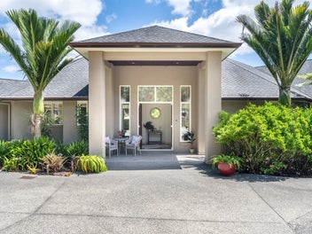 Unique one level living in Whitford