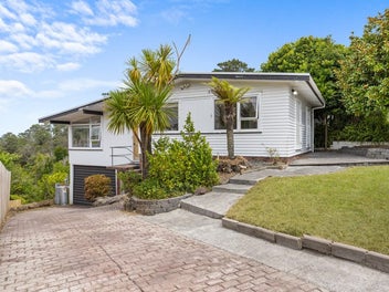 SEA VIEWS AND SUBURBAN CALM