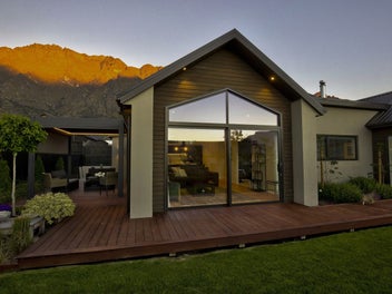 Spectacular on Spur Ridge - Vendor Moving Overseas