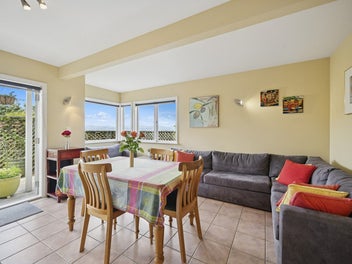 SPACIOUS LIVING, SPECTACULAR VIEWS