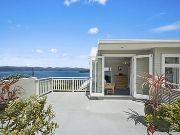 SPACIOUS LIVING, SPECTACULAR VIEWS