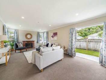 FLAT, SUNNY KARORI LIVING WITH FUTURE POTENTIAL