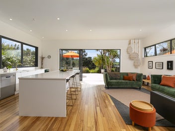 Architectural Waterfront - Exceptional Value