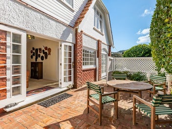 SPACE, SUN & FUTURE-PROOFED LIVING IN KARORI