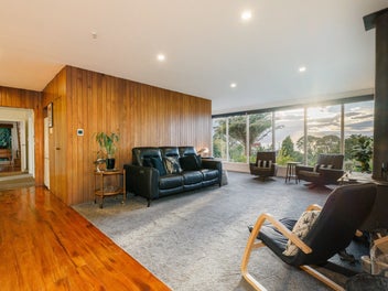 Art deco gem with stunning sea views